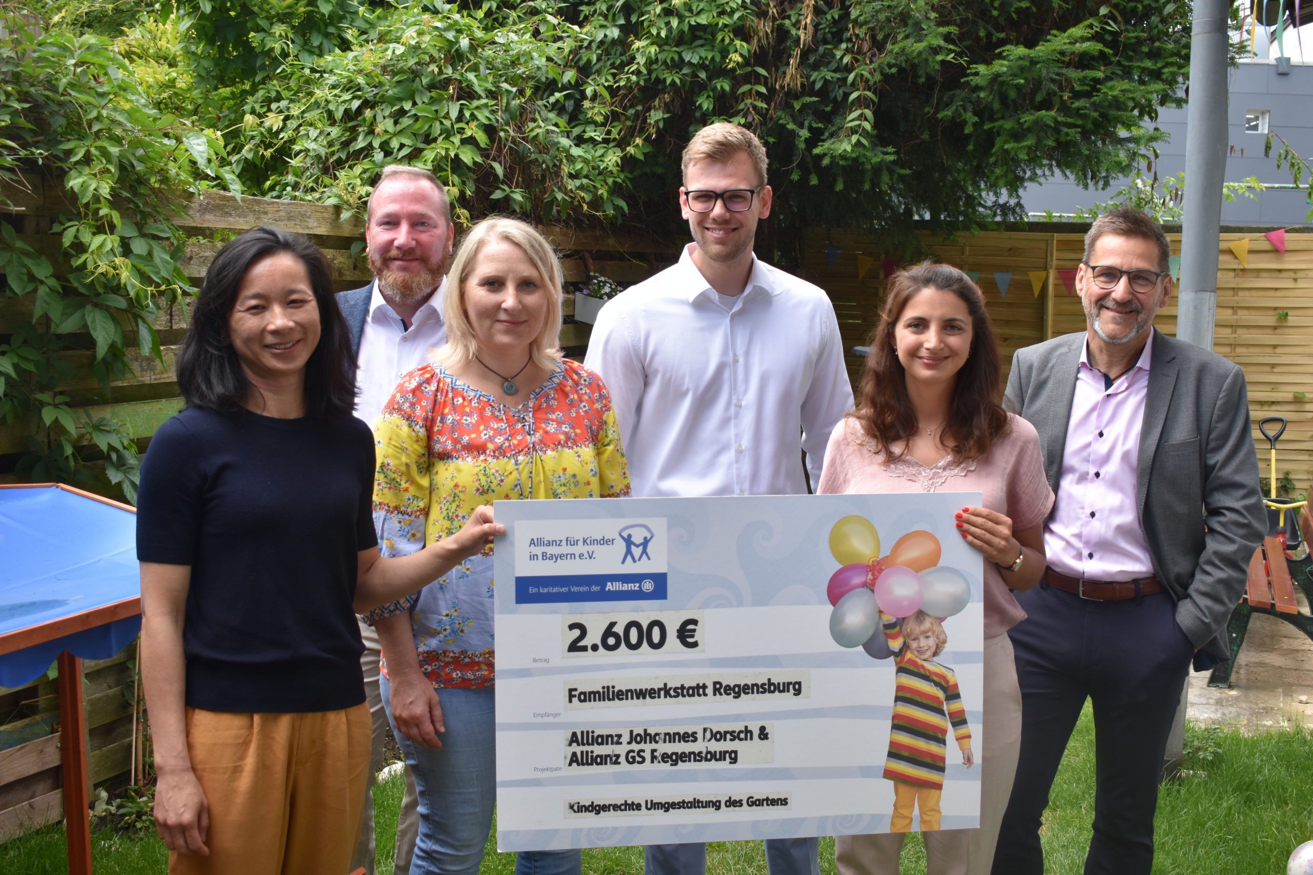 Allianz für Kinder in Bayern e.V. sponsort Familienwerkstatt einen Garten